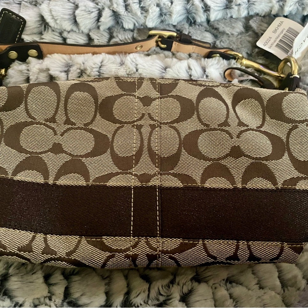 Brand new with tags small Coach purse 40024 BKHMA